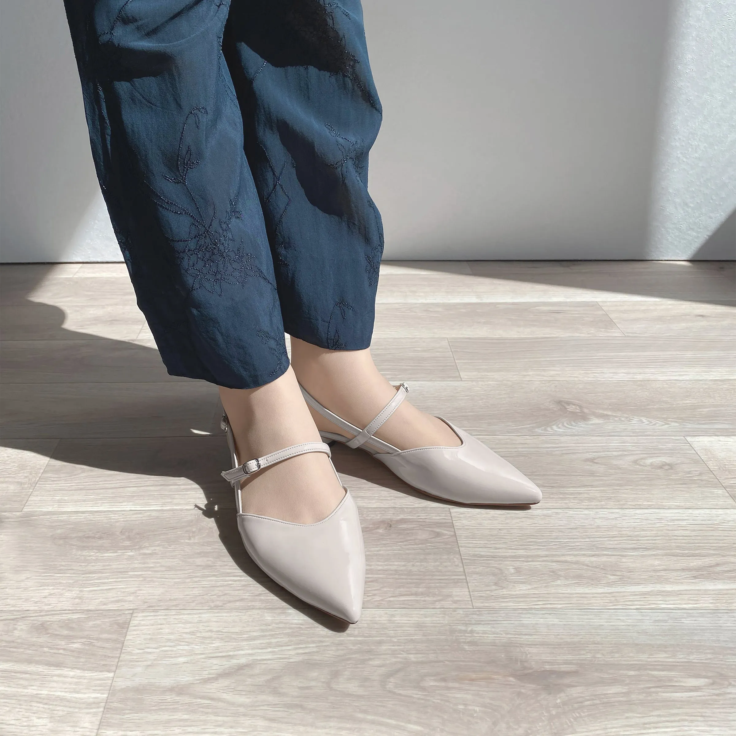 30% OFF: 2024SS: Double Strap Flat Sandals (m17033) Light Beige E