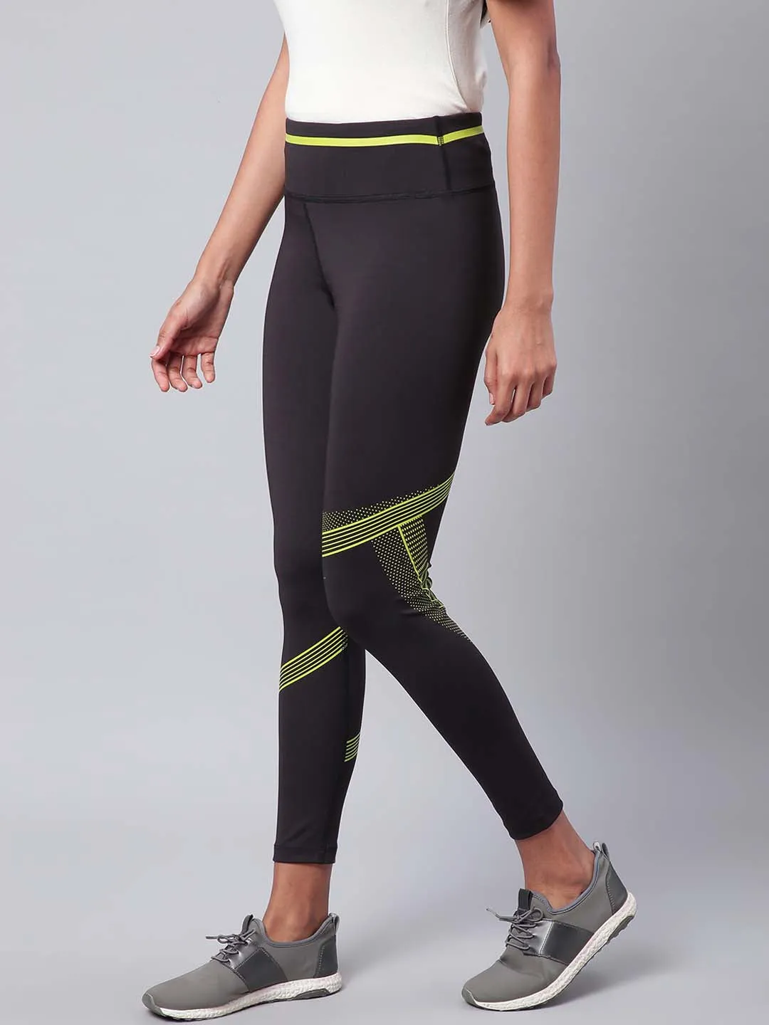 Alcis Women Black Solid Secure Fit Cropped Training Tights