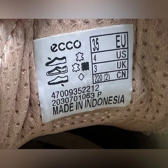 Ecco- Soft 7 Shoes, Size:4, Pre-Owned, Youth