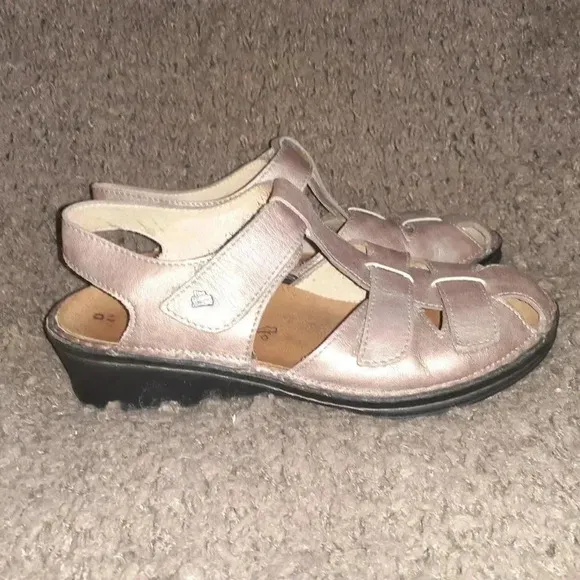 FINN COMFORT-Funen Fisherman Sandals-Light Copper Metallic Leather-4.5D-6.5/7 US