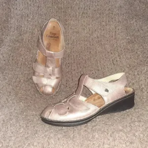 FINN COMFORT-Funen Fisherman Sandals-Light Copper Metallic Leather-4.5D-6.5/7 US