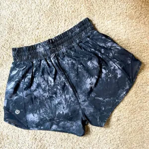 LULULEMON HOTTY HOT HIGH RISE 2.5