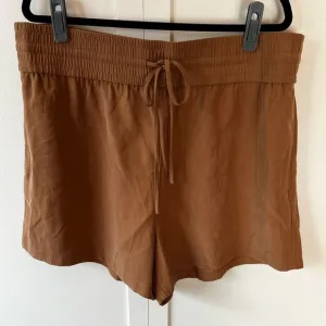 Open Edit Women's Plus NWOT Tie Waist Tan Dale Pull On Shorts Size 2X