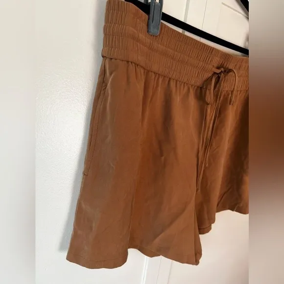 Open Edit Women's Plus NWOT Tie Waist Tan Dale Pull On Shorts Size 2X