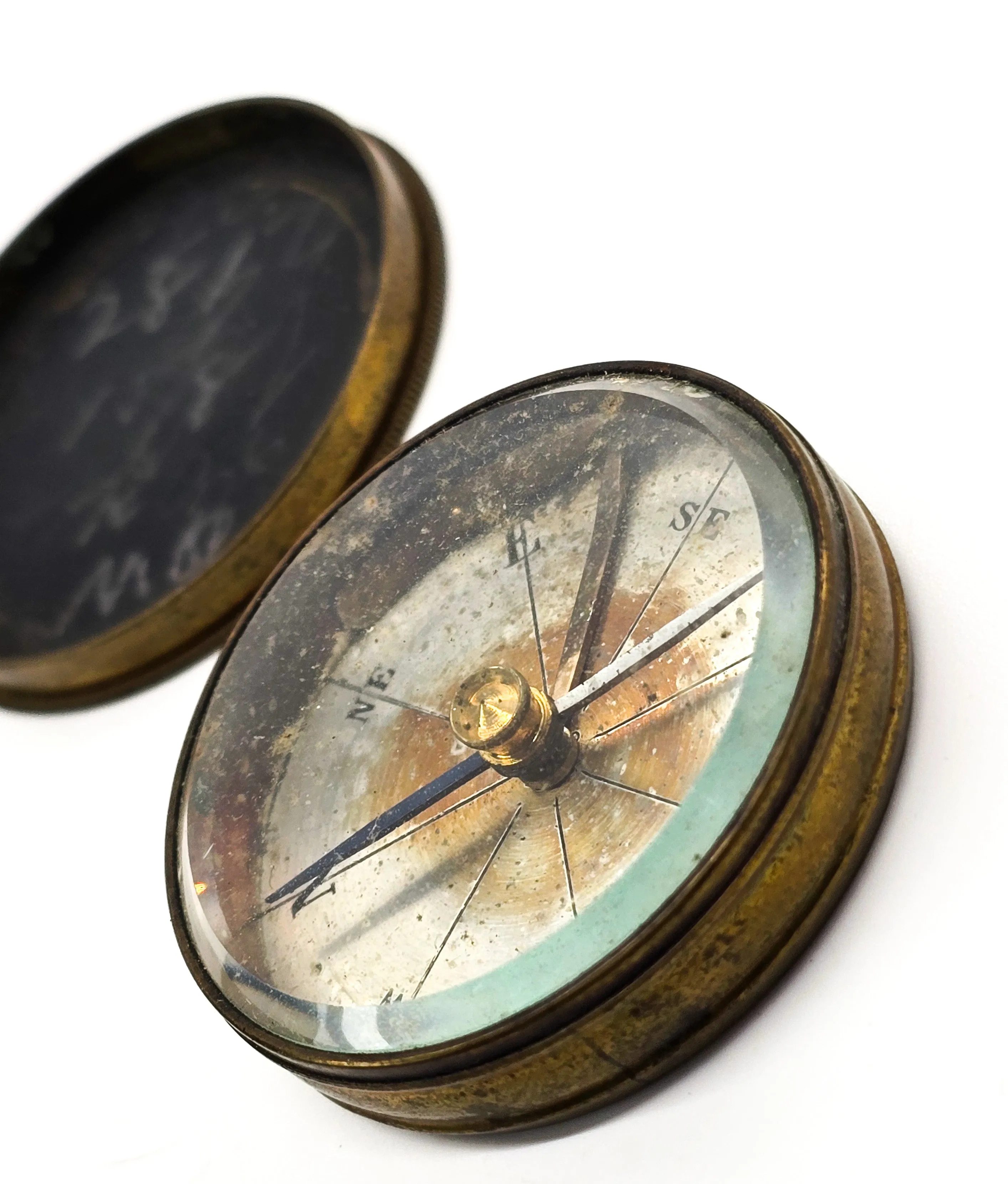 Victorian antique brass compass with lid beveled glass and directional stop